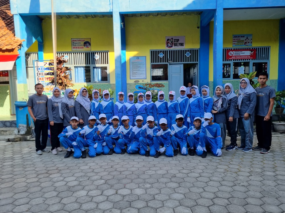 “Antusias Siswa SDN 02 Pagojengan dalam Mengikuti Gerak Jalan”