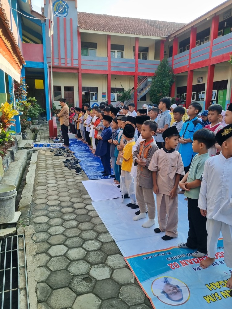 “Sholat Dhuha Bersama di SD Negeri Pagojengan 02: Membentuk Karakter Religius Sejak Dini”